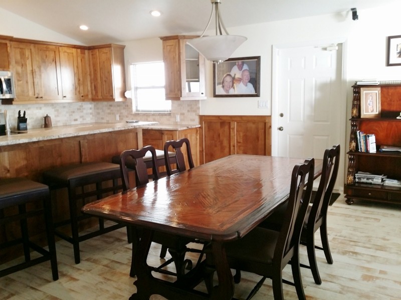 The Dining Area and Kitchen Bar offer plenty of seating!